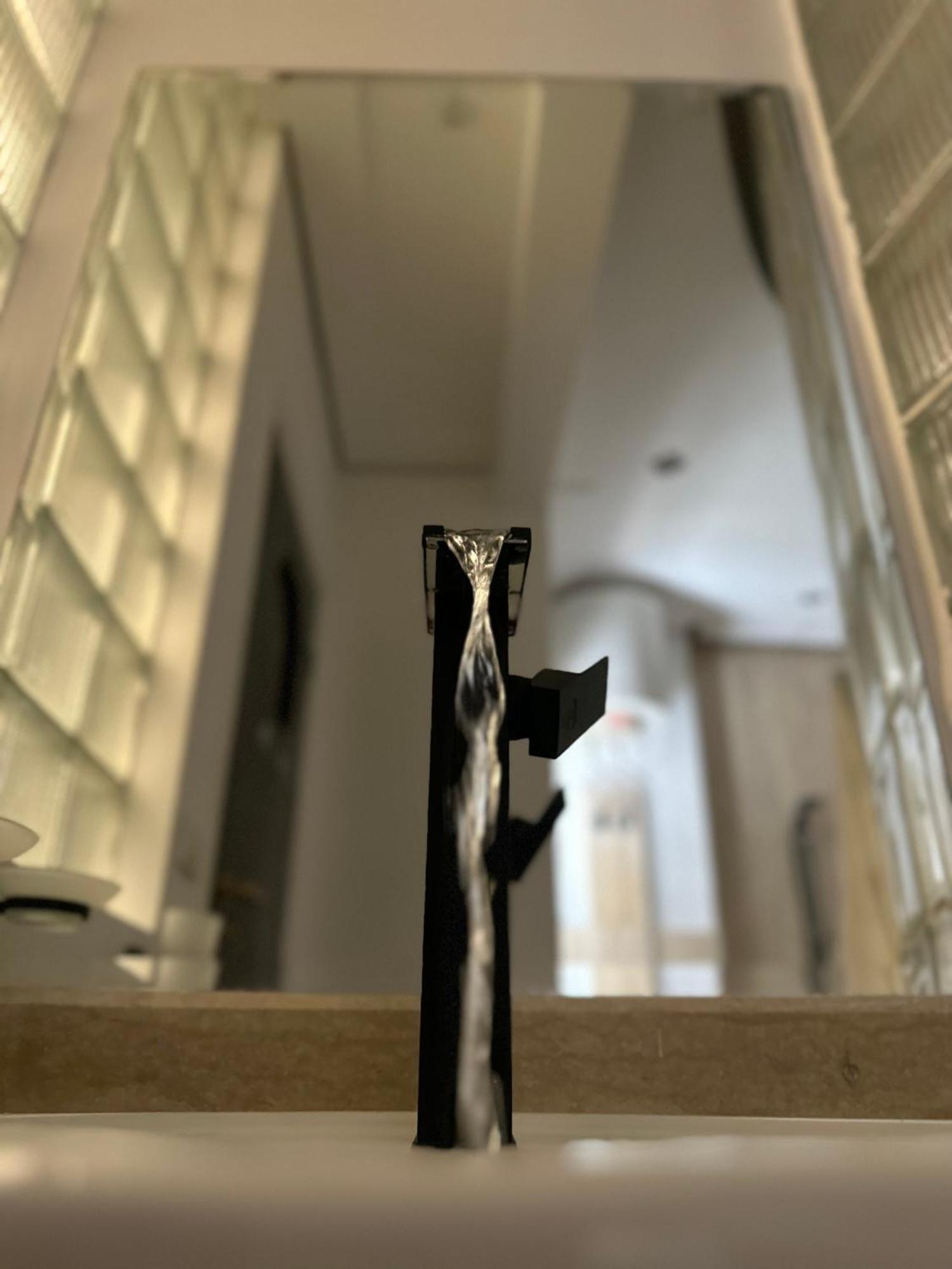 Modern 1-Bedroom Apartment In Zamalek Visits Allowed Kairo Eksteriør billede